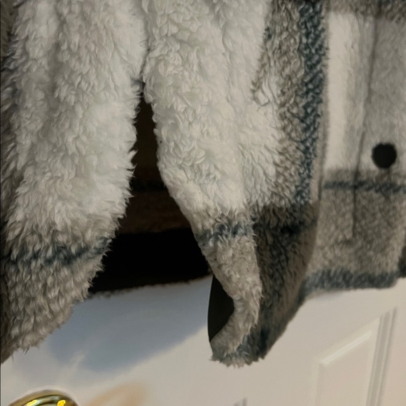 Z Supply Green, Gray and off white Sherpa Jacket - Picture 4 of 4